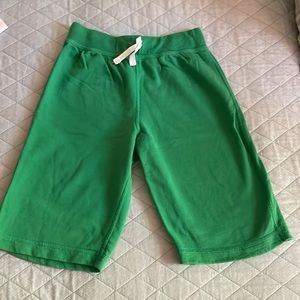 Hanna Andersson green cotton board shorts 150cm
